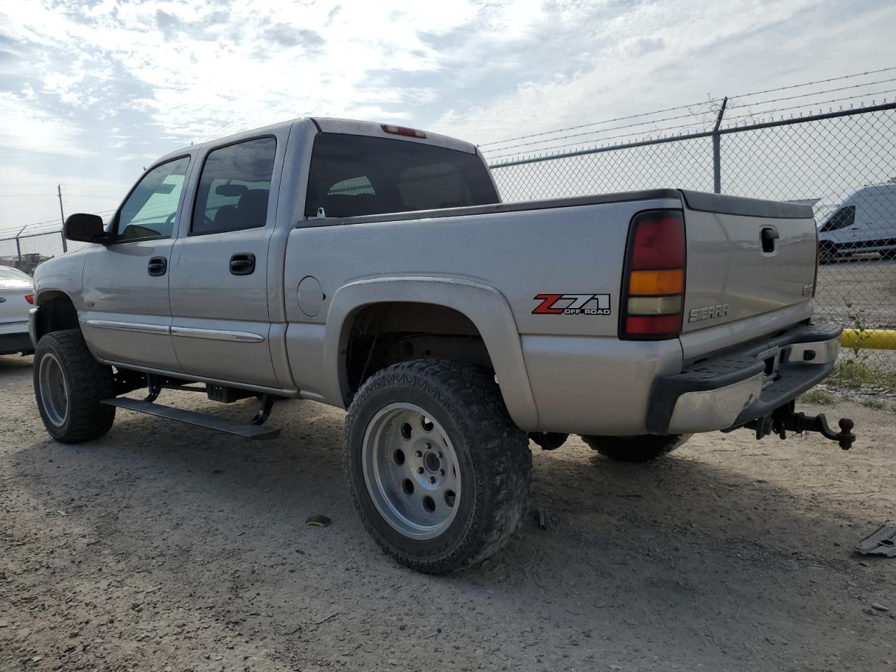 GMC Sierra K1500 Image 2