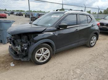  Salvage Nissan Kicks