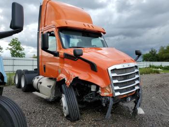  Salvage Freightliner Cascadia 1