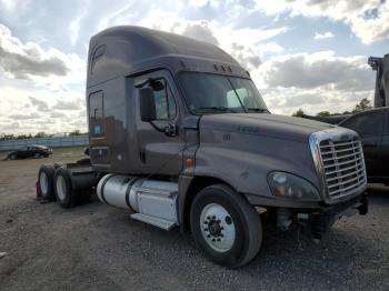  Salvage Freightliner Cascadia 1