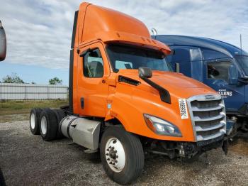  Salvage Freightliner Cascadia 1