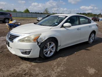  Salvage Nissan Altima