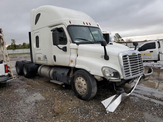  Salvage Freightliner Cascadia 1