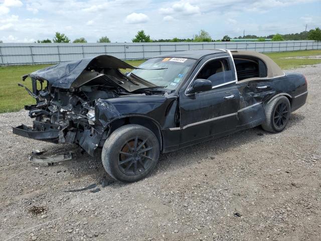  Salvage Lincoln Towncar