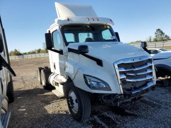  Salvage Freightliner Cascadia 1