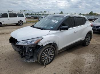  Salvage Nissan Kicks