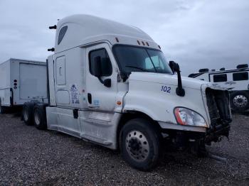  Salvage Freightliner Cascadia 1