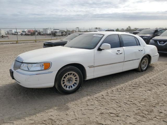  Salvage Lincoln Towncar