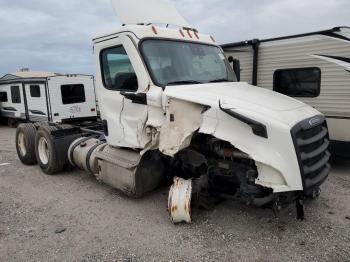  Salvage Freightliner Cascadia 1