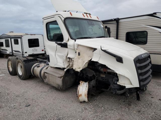  Salvage Freightliner Cascadia 1