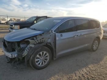  Salvage Chrysler Pacifica