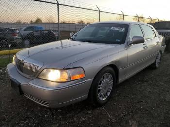  Salvage Lincoln Towncar