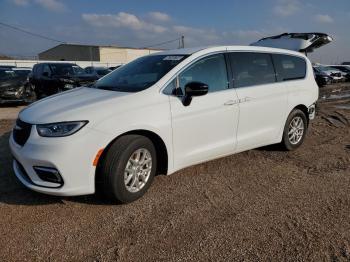  Salvage Chrysler Pacifica