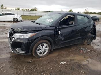  Salvage Nissan Kicks