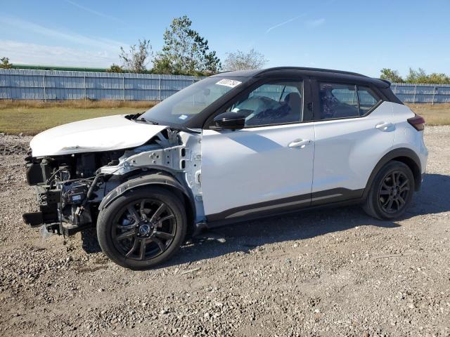  Salvage Nissan Kicks