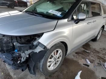  Salvage Kia Carnival