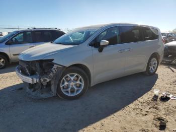  Salvage Chrysler Pacifica