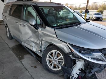  Salvage Kia Carnival