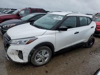  Salvage Nissan Kicks