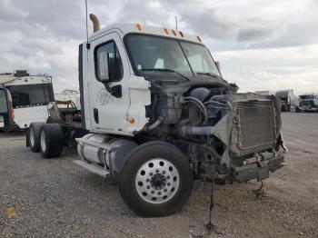  Salvage Freightliner Cascadia 1