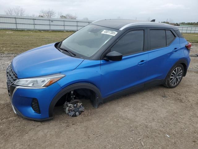  Salvage Nissan Kicks