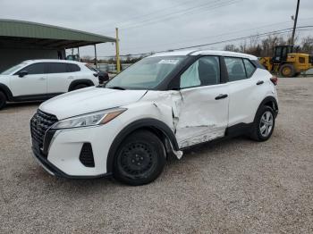  Salvage Nissan Kicks