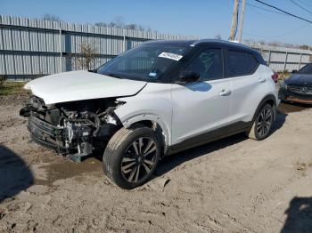  Salvage Nissan Kicks