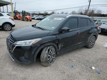  Salvage Nissan Kicks