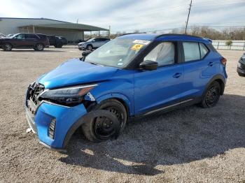  Salvage Nissan Kicks