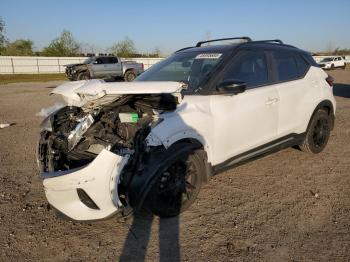  Salvage Nissan Kicks