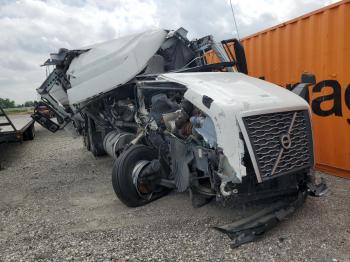  Salvage Volvo Vnl
