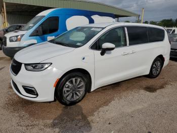  Salvage Chrysler Pacifica