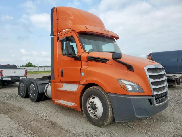  Salvage Freightliner Cascadia 1