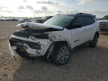  Salvage Jeep Compass