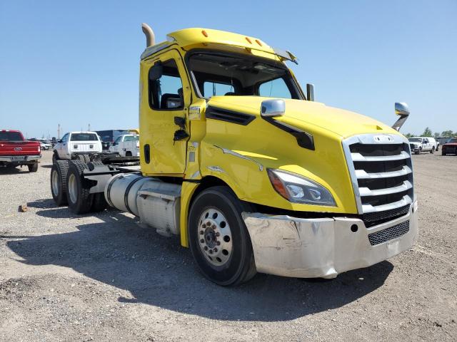  Salvage Freightliner Cascadia 1
