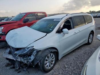  Salvage Chrysler Pacifica