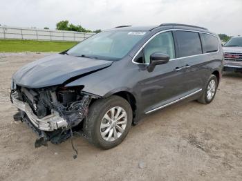  Salvage Chrysler Pacifica