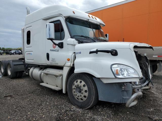  Salvage Freightliner Cascadia 1