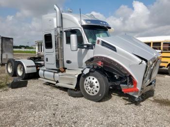  Salvage Kenworth T880