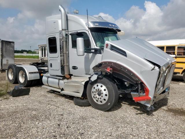  Salvage Kenworth T880