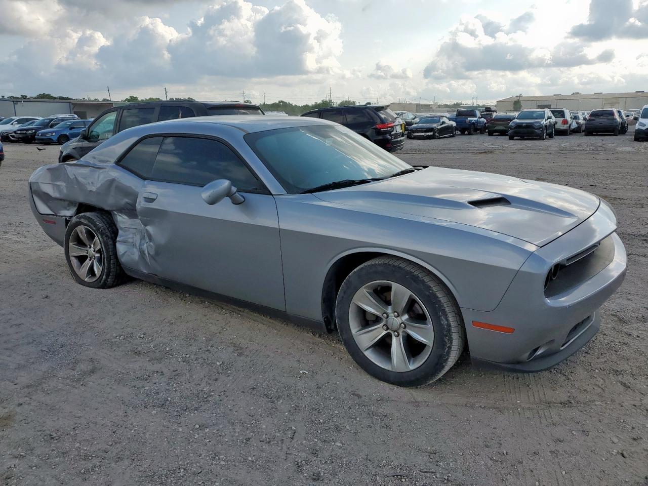 Dodge Challenger Sxt Image 2