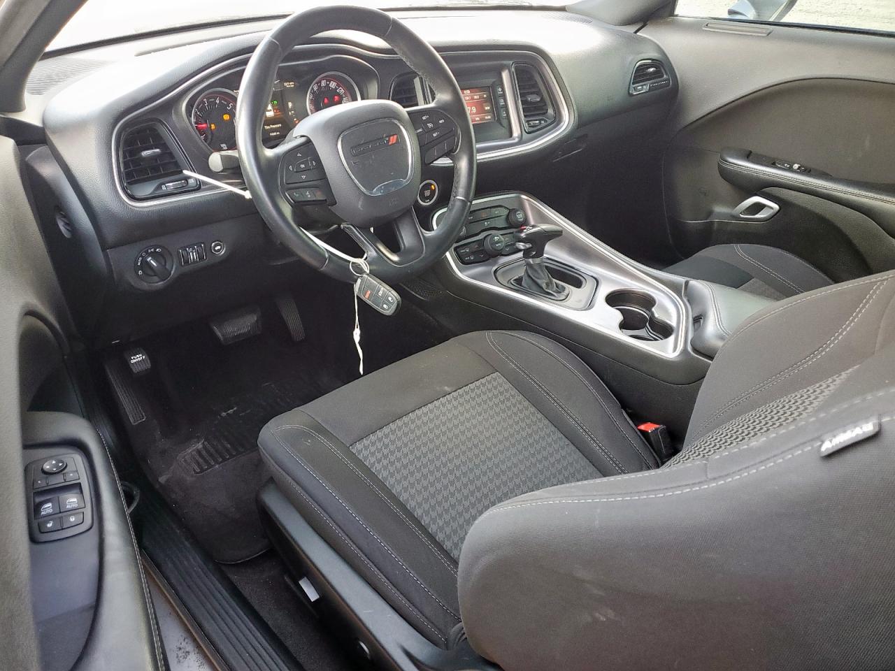 Dodge Challenger Sxt Image 6