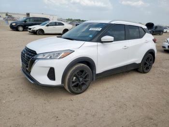  Salvage Nissan Kicks