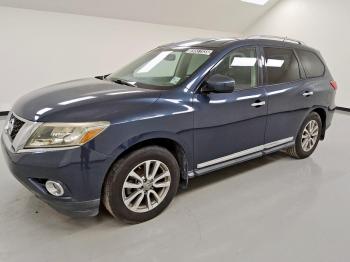  Salvage Nissan Pathfinder