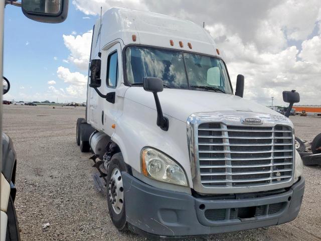  Salvage Freightliner Cascadia 1