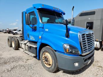  Salvage Freightliner Cascadia 1