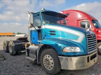  Salvage Mack Cxu613