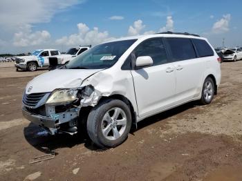  Salvage Toyota Sienna