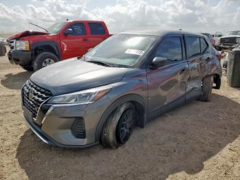  Salvage Nissan Kicks