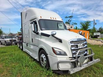  Salvage Freightliner Cascadia 126